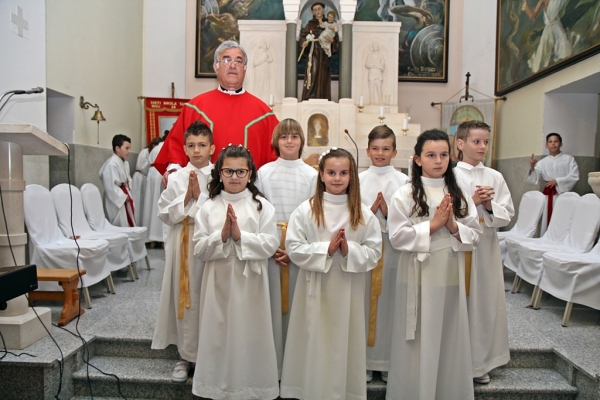 Prva sveta pričest na blagdan Duhova