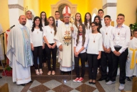 Biskup Ratko Perić podijelio sakrament sv. krizme i sv. pričesti